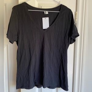 NWT Nordstrom Black Short Sleeve V-Neck Tee